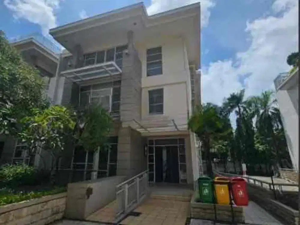 Mewah! Rumah Hoek 4 Lantai di Garden House CBD Pluit Jakarta Utara