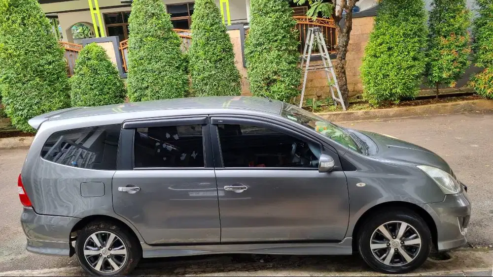 Jual Nissan Grand Livina HWS 2012
