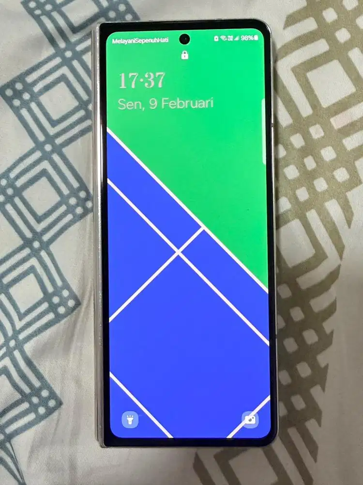 Jual santai Samsung Fold 4 256Gb warna Gold Mulus Pemakaian pribadi