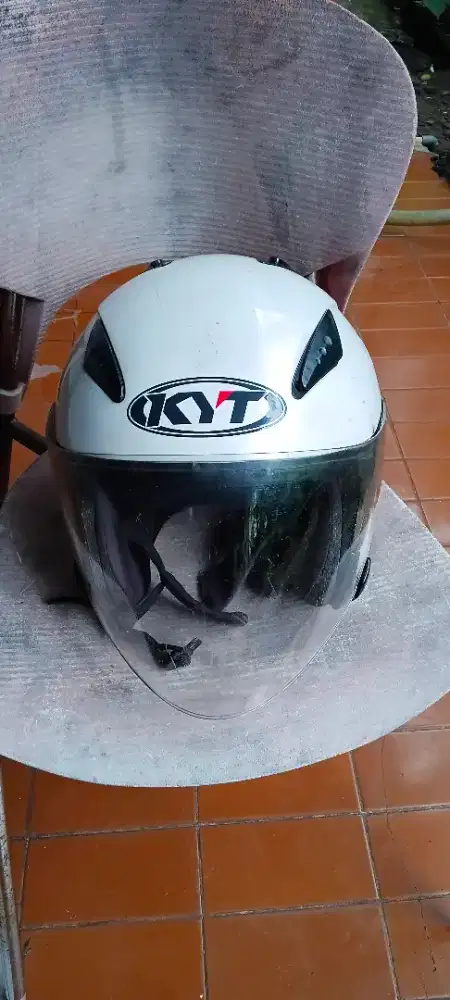 Helm Halface KYT putih