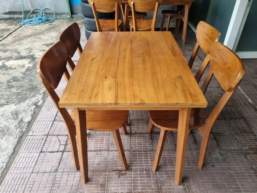 1 Meja 4 kursi makan jati ada 3 set