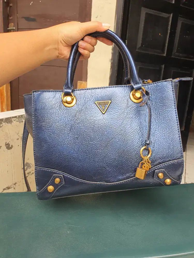 Tas Guess layak.pakai