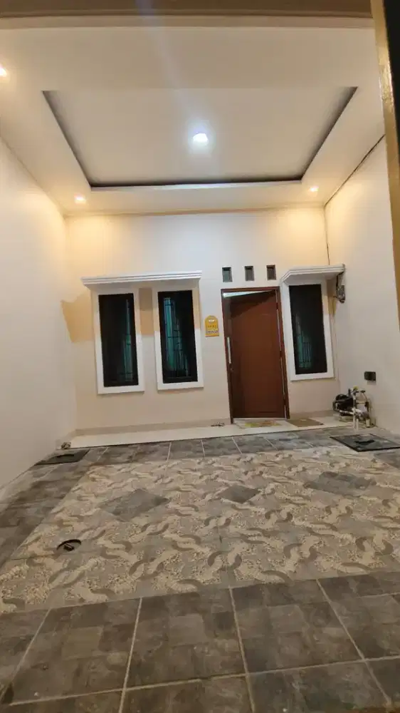 Jual BU Rumah 3lt diTanjung Duren,lokasi sangat strategis,bebas banjir