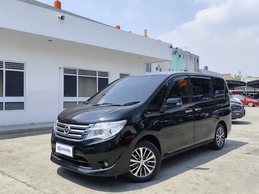 Pajak Panjang - Nissan Serena 2.0 Bensin-AT 2015