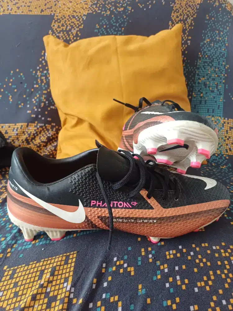 Sepatu bola nike size 42,5