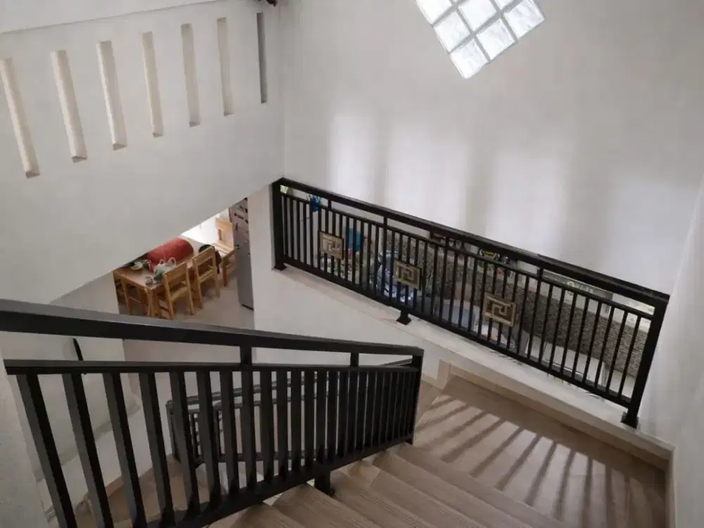 Rumah 2 Lantai SHM di Pancoran Mas, Depok