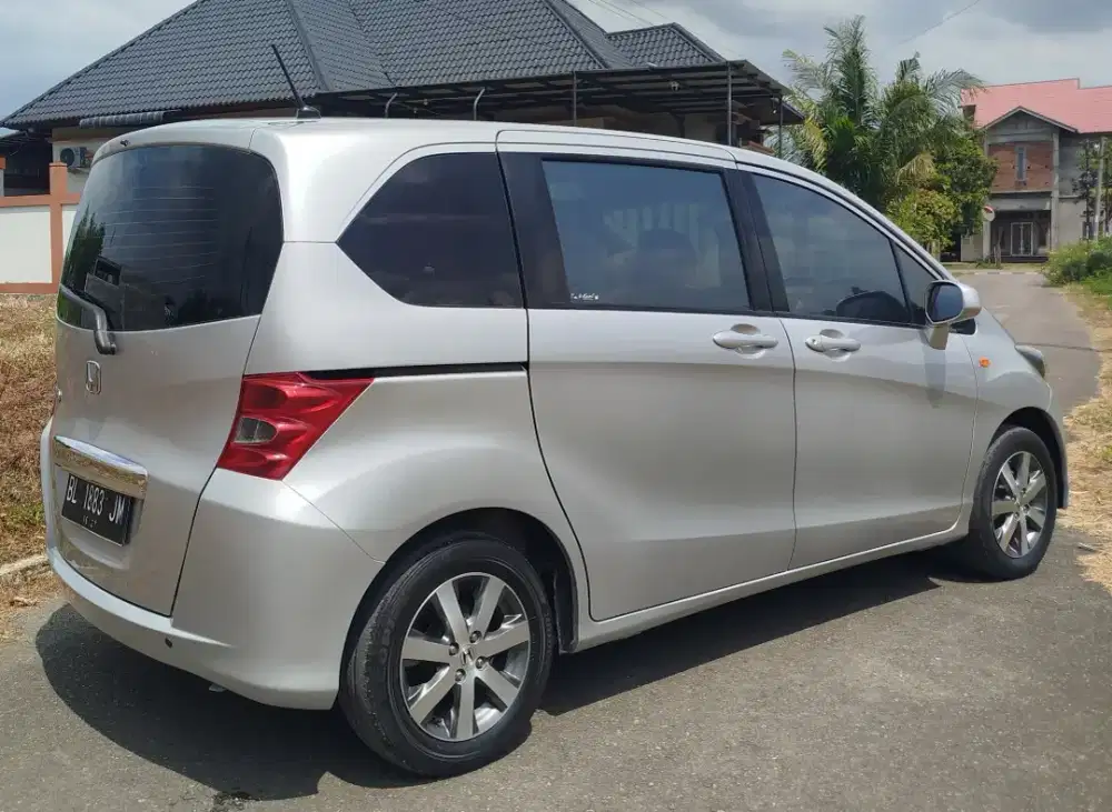 Dijual Honda Freed 2009 PSD  A/T Silver