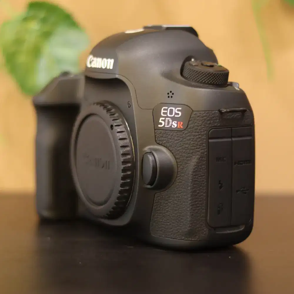 CANON EOS 5DSR BODY ONLY LIKE NEW SC 2RB