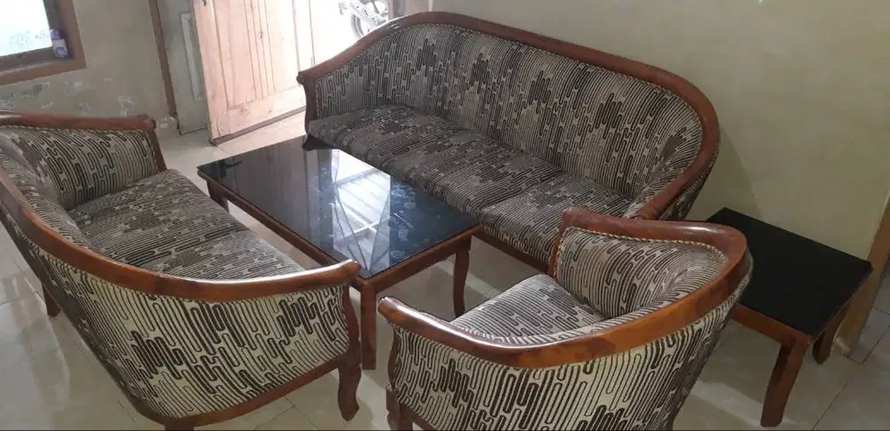 Kursi tamu satu set, kayu jati, kondisi bagus.