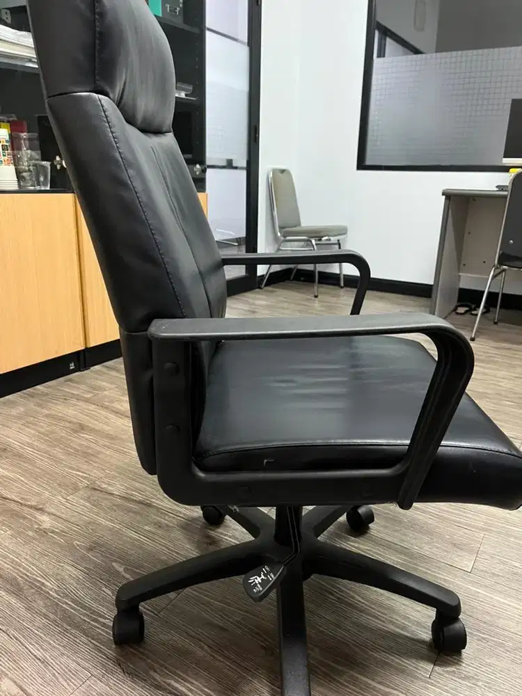 Kursi premium dengan sandaran 98% like new