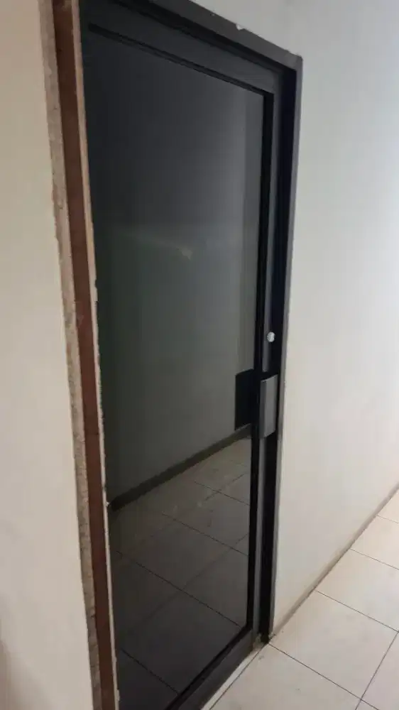 Pintu Aluminium Kaca Minimalis – Kokoh, Elegan & Full Set!