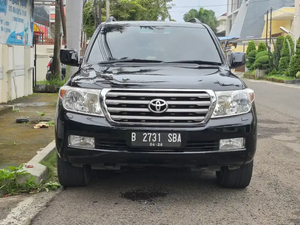 Land cruiser VX200 UK th 2011