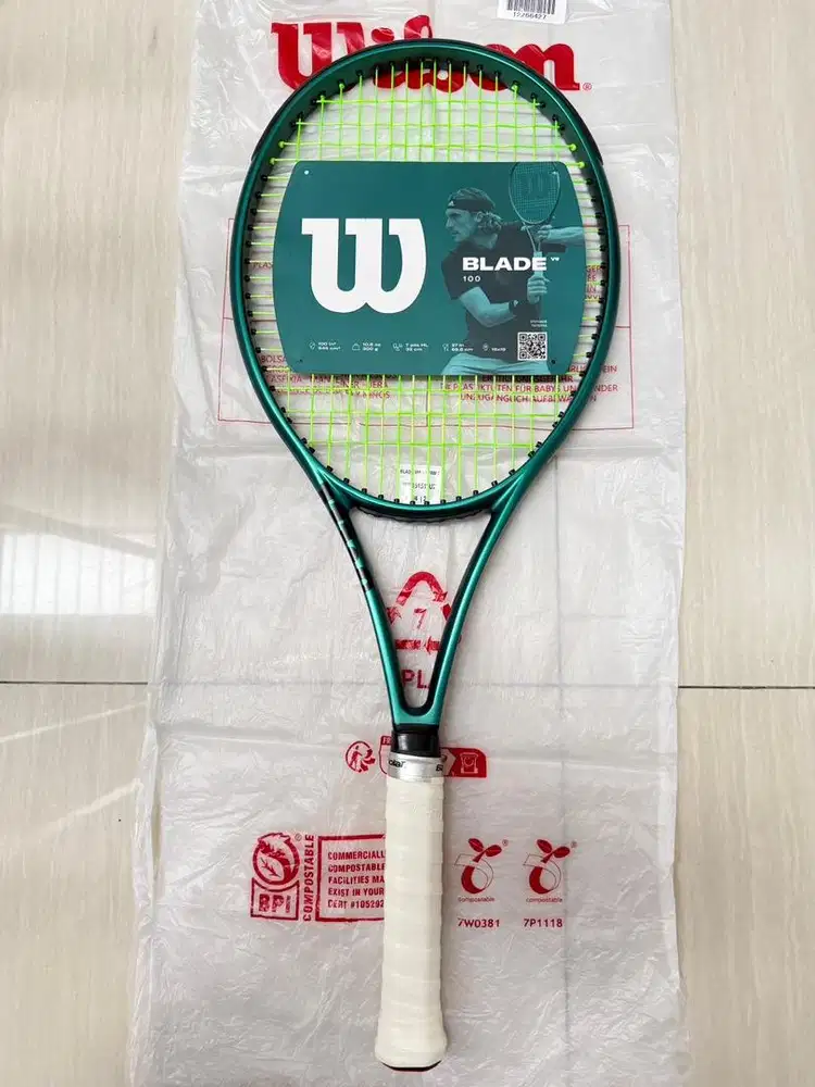 Raket Tenis Wilson Blade V9 300g