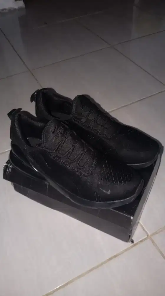 Sepatu Nike air max 270 hitam size 43