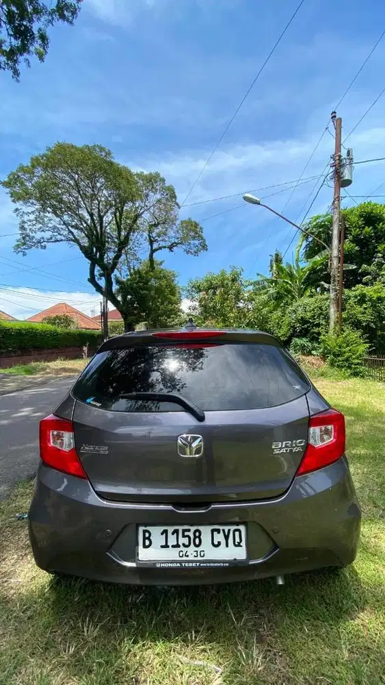 Honda Brio E AT Tahun 2021 Warna Grey, Low KM