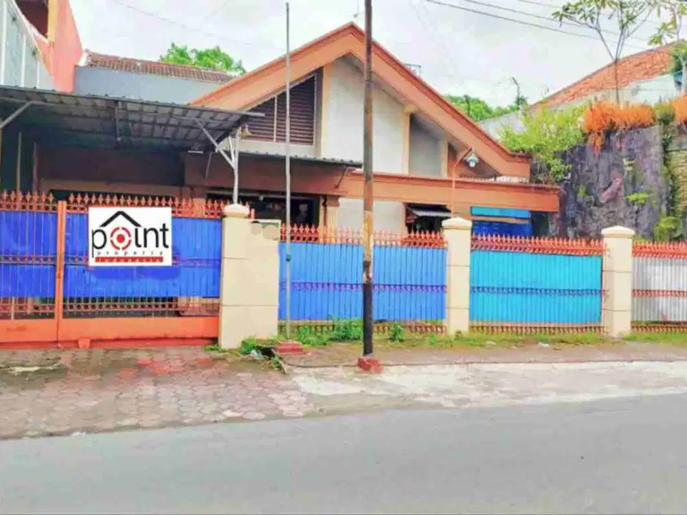 rumah strategis tepi jalan area bisnis dekat Lottemart Solo
