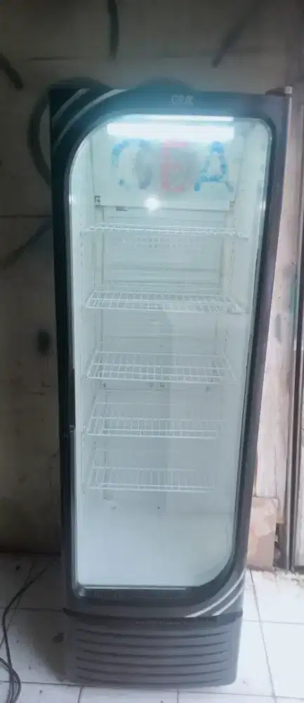 Di jual showcase 5 rak merk GEA Normal dingin SIAP PAKAI