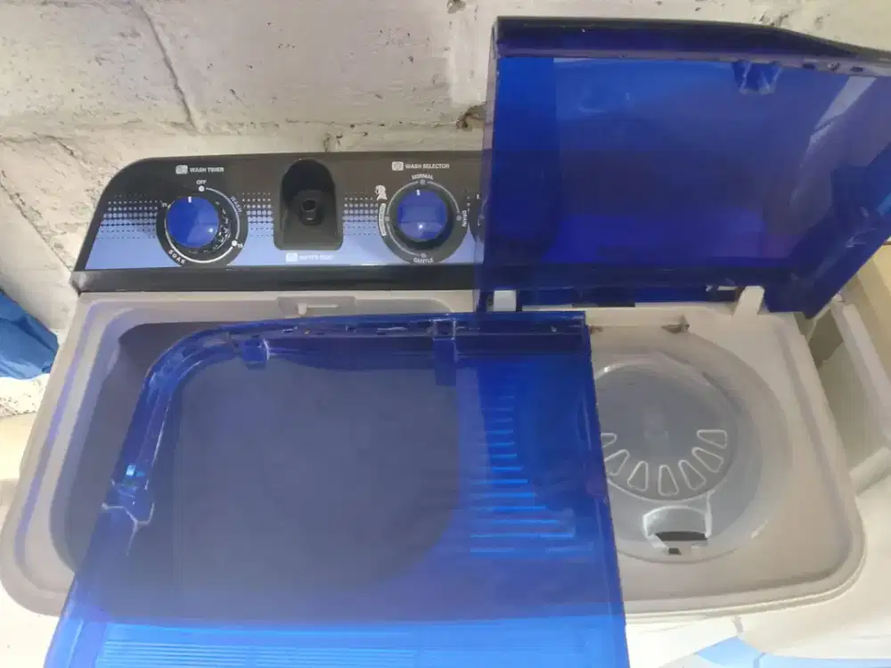 Di jual mesin cuci merk aqua masih mulus