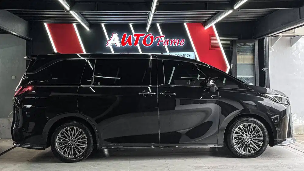 KM 400PERAK Lexus LM350h Hybrid 7-Seater Pemakaian 2024 Black On Black