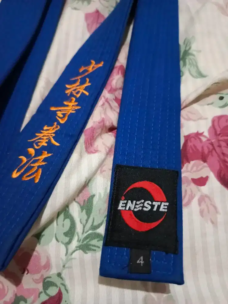 sabuk eneste biru tebal seperti baru
