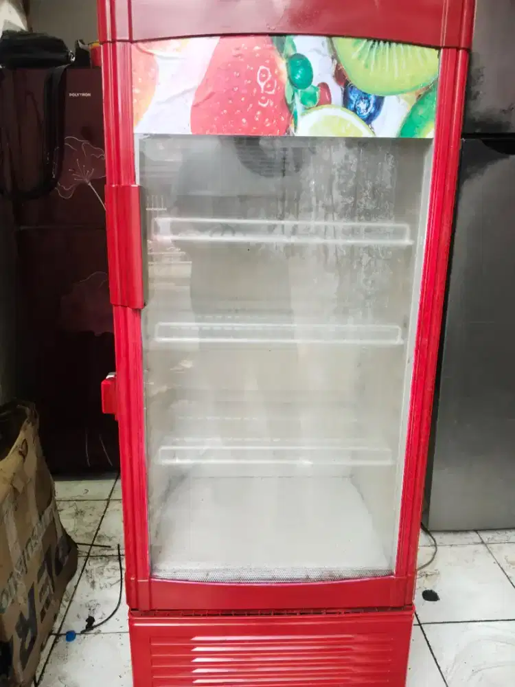 Showcase Uchida kondisi normal dingin  siap pakai