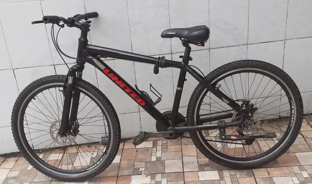 Sepeda MTB UNITED Aloy size 26 minus pemakaian