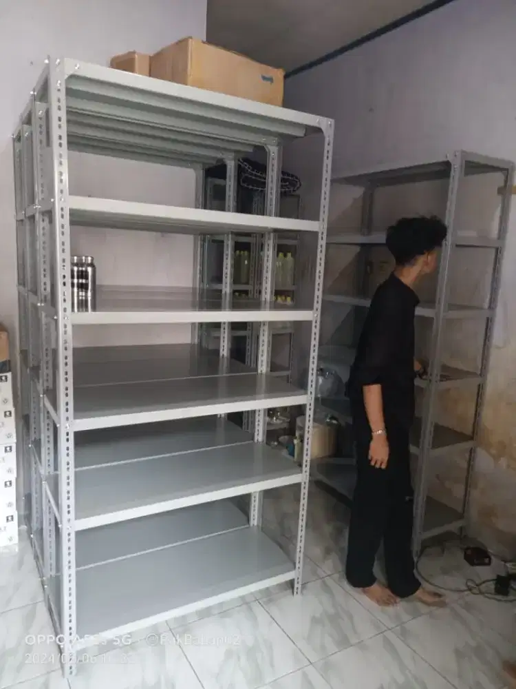 Rak besi tersedia banyak warna