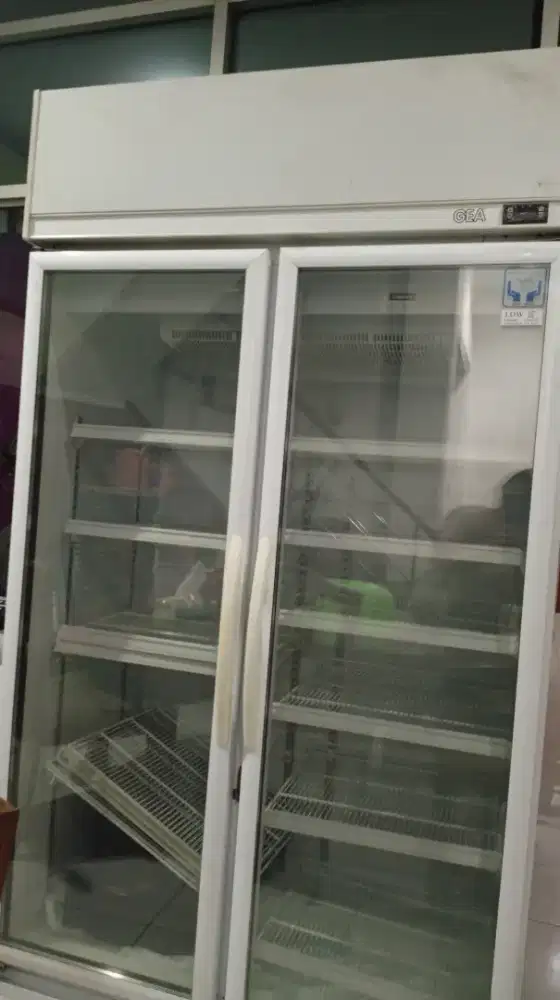 Showcase GEA 2 Pintu