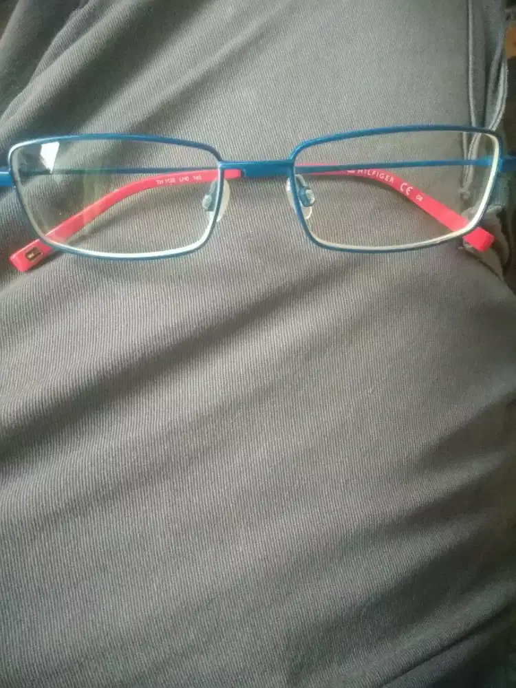 Kacamata min kanan 2,5 kiri 2