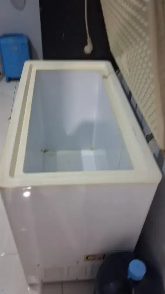 Jual cepat dan murah freezer merek Aqua. 400-600 liter