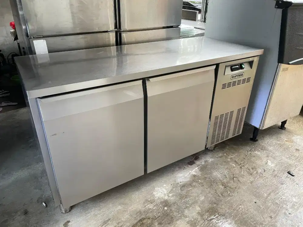 GEA Undercounter Chiller 2 Door w/ Uppershelf