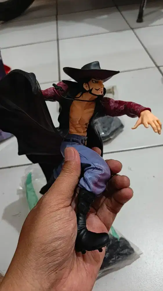 Action figure mihawk