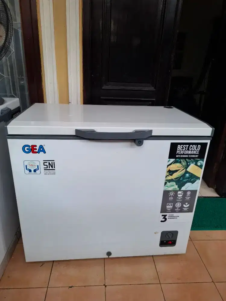 Freezer 220 Liter Like New