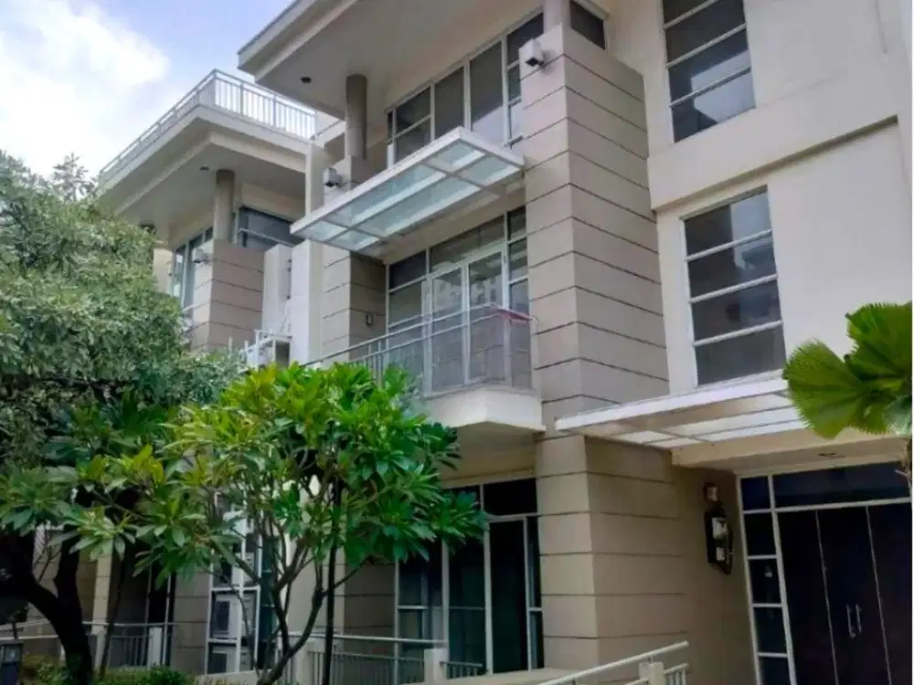 Town House Royal Garden House CBD Pluit