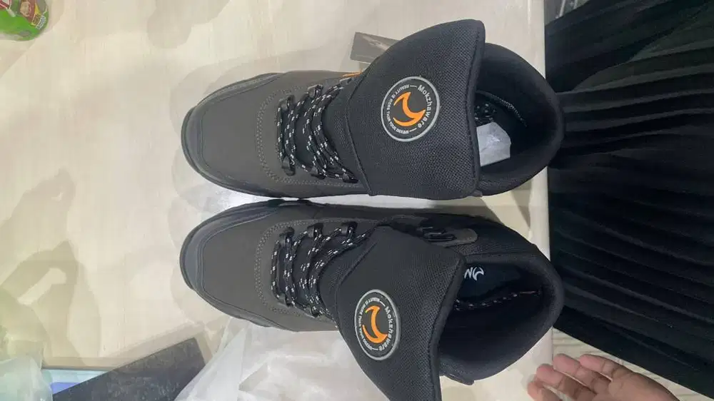 Sepatu Gunung Waterproof Mokzhaware Reality NB WP Uk 38 (kondisi baru)