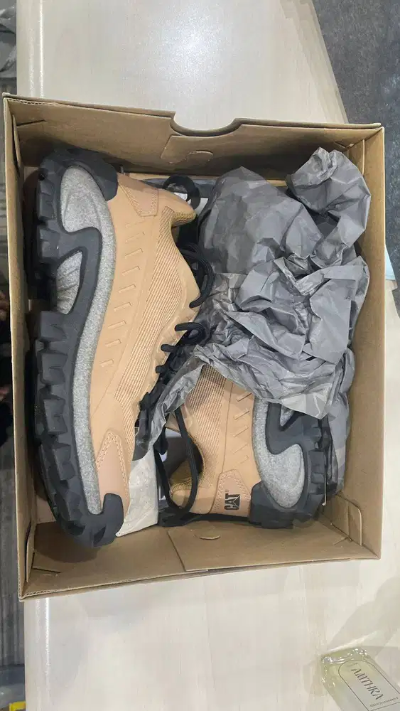 Caterpillar Intruder Lightning Mesh Ukuran 38 (kondisi baru)