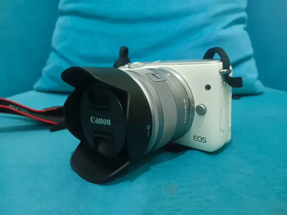 DIJUAL Canon EOS M10 Mirrorless, COCOK UNTUK PEMULA