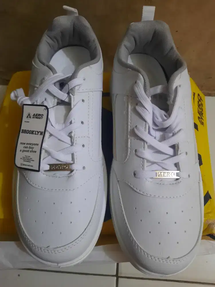Jual rugi sepatu Aerostreet Brooklyn Full Putih Size 44 New