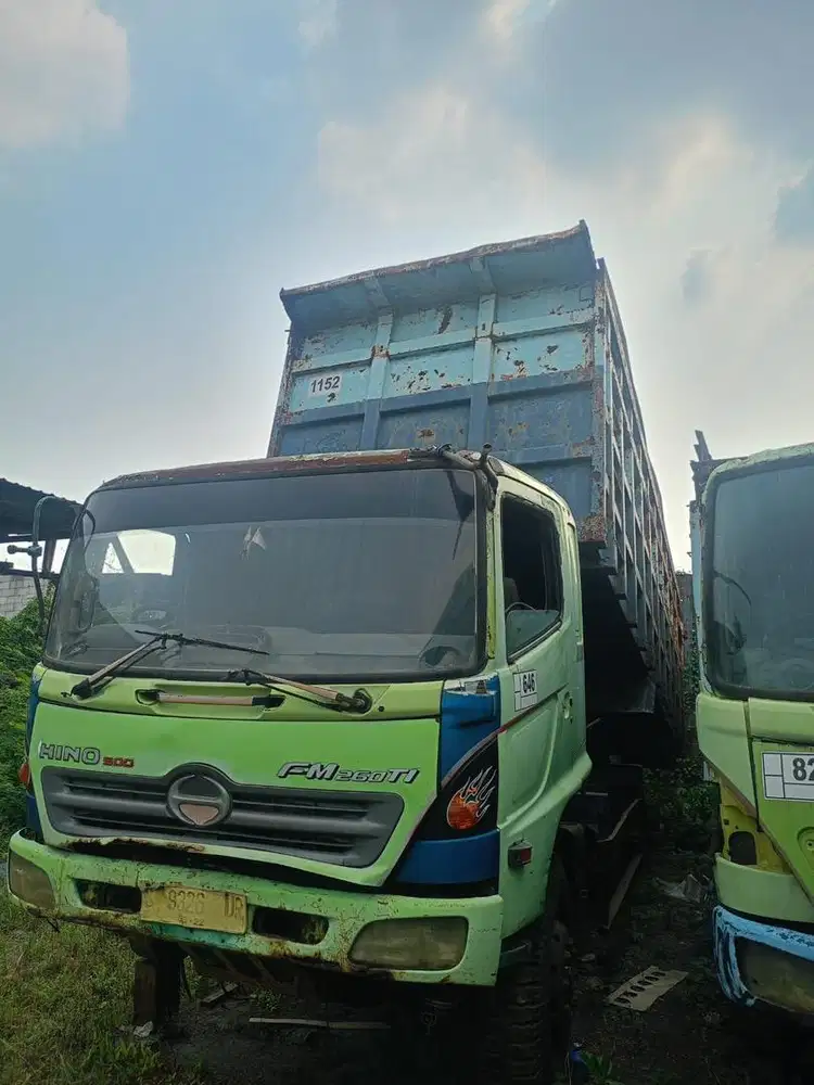 10 unit tronton mitsubishi 6x4