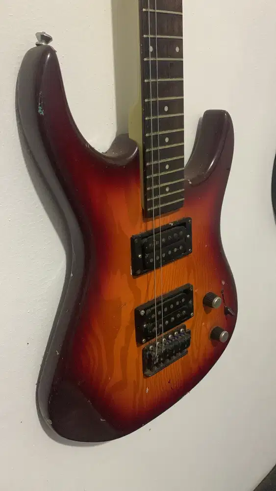 Gitar listrik monggo