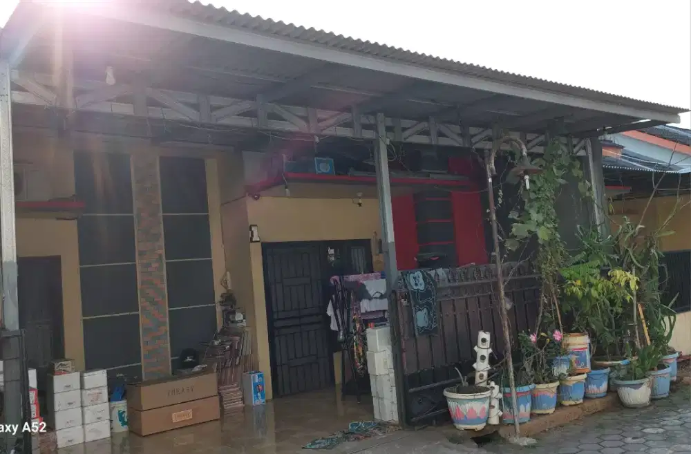 Di jual rumah SHM strategis , bisa nego