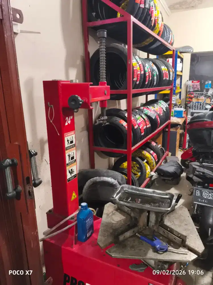 Dibutuhkan Karyawan Mekanik Toko Ban Motor