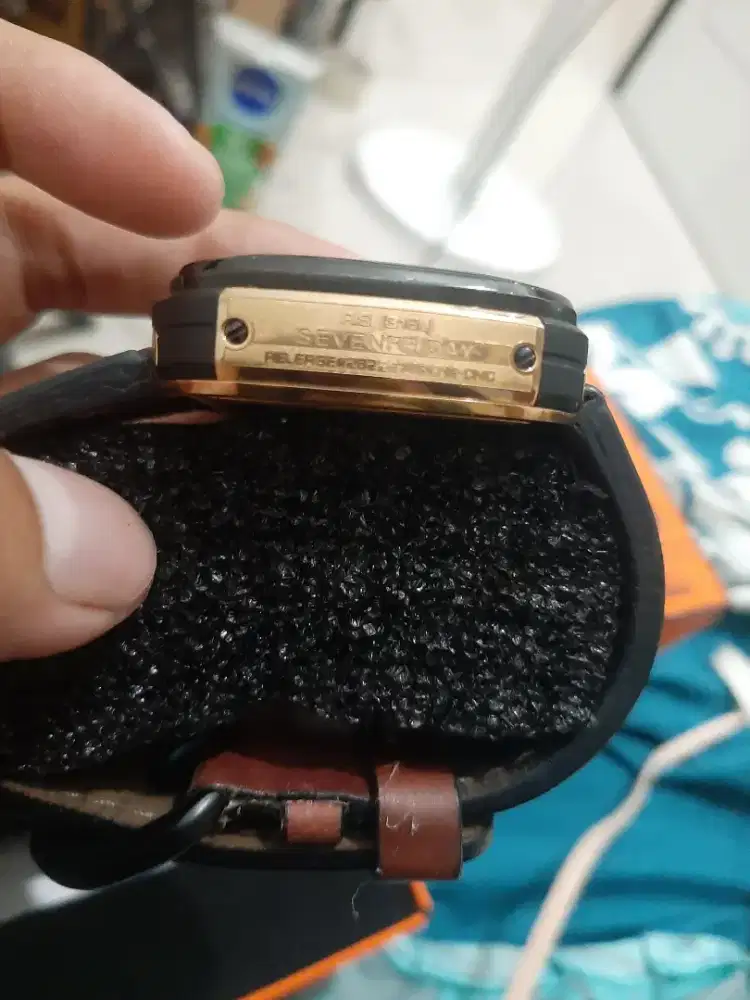 Jam tangan seven priday