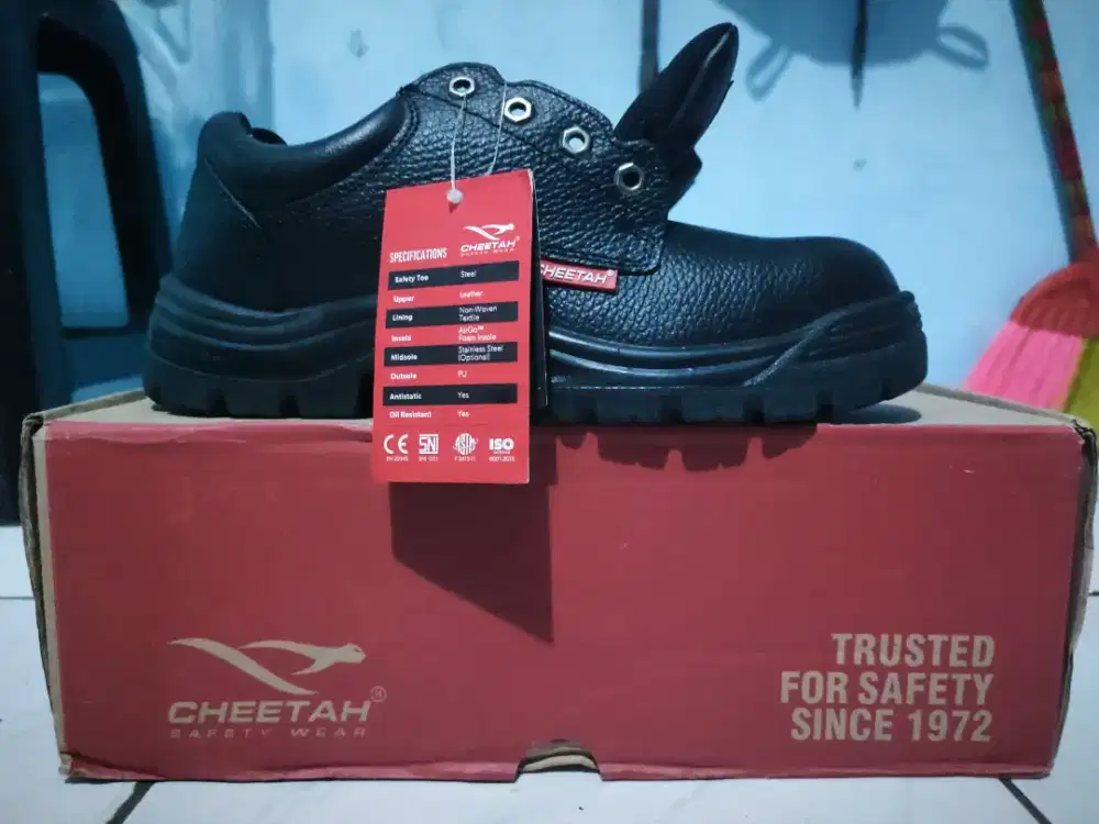 Sepatu Safety pria