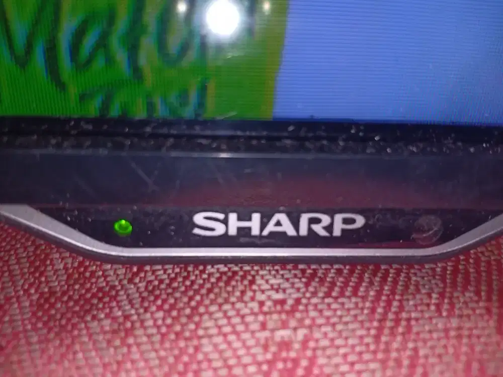 Tipi Led merek sharap 24ins analog