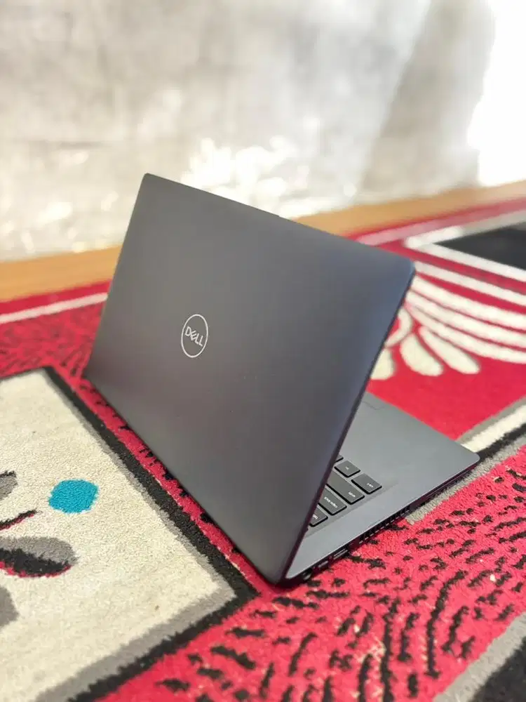 Dijual Laptop DELL Latitude 5400 intel core i5-8365U. Bergaransi