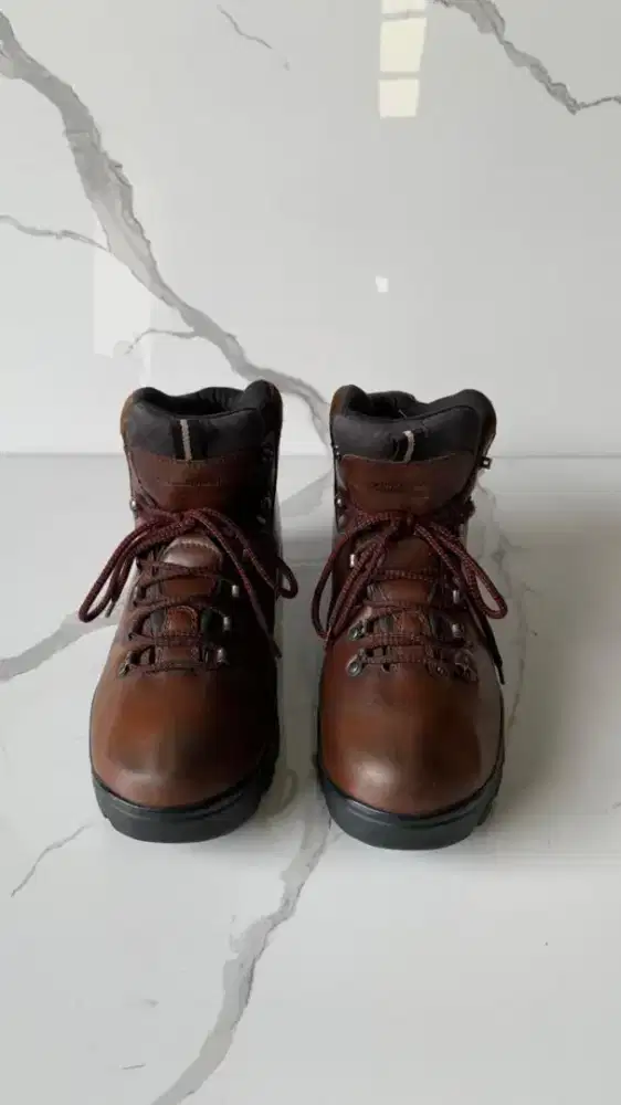 Sepatu mountain life