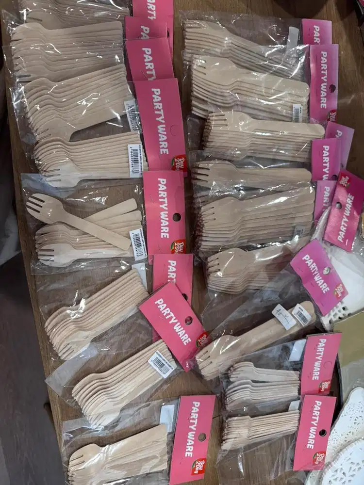 dibutuhkan spg jaga toko ice cream