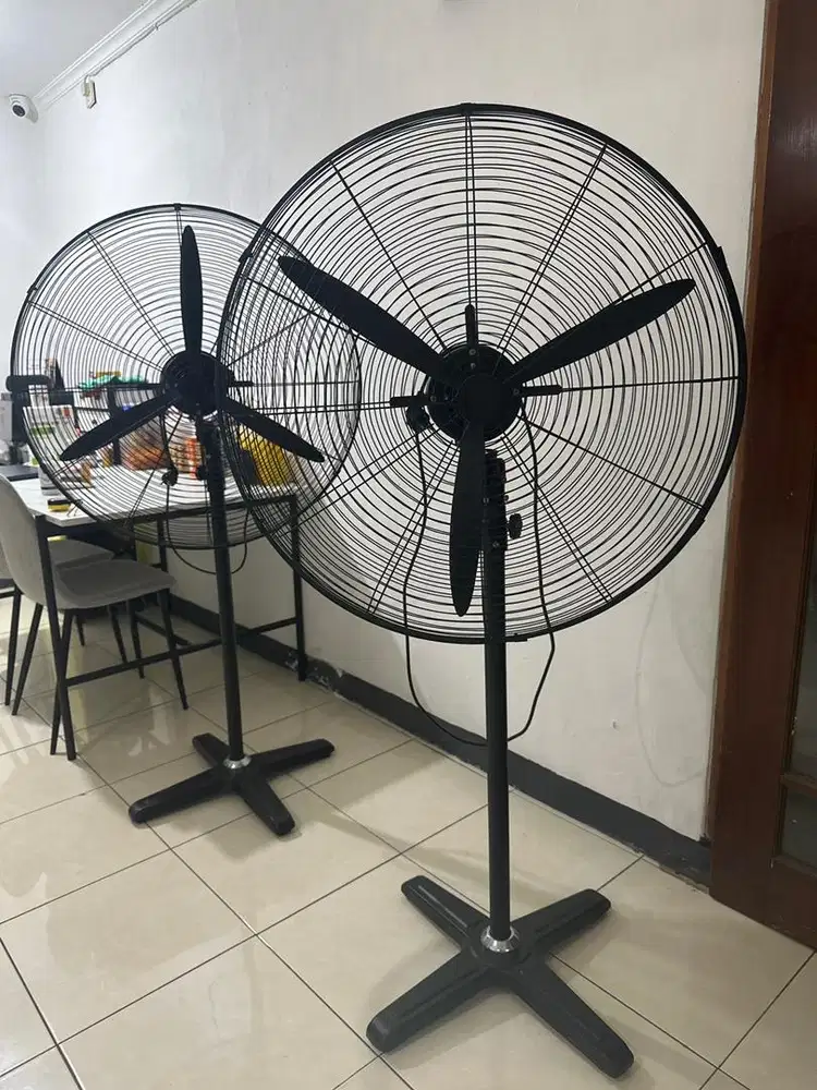 Kipan Angin standing