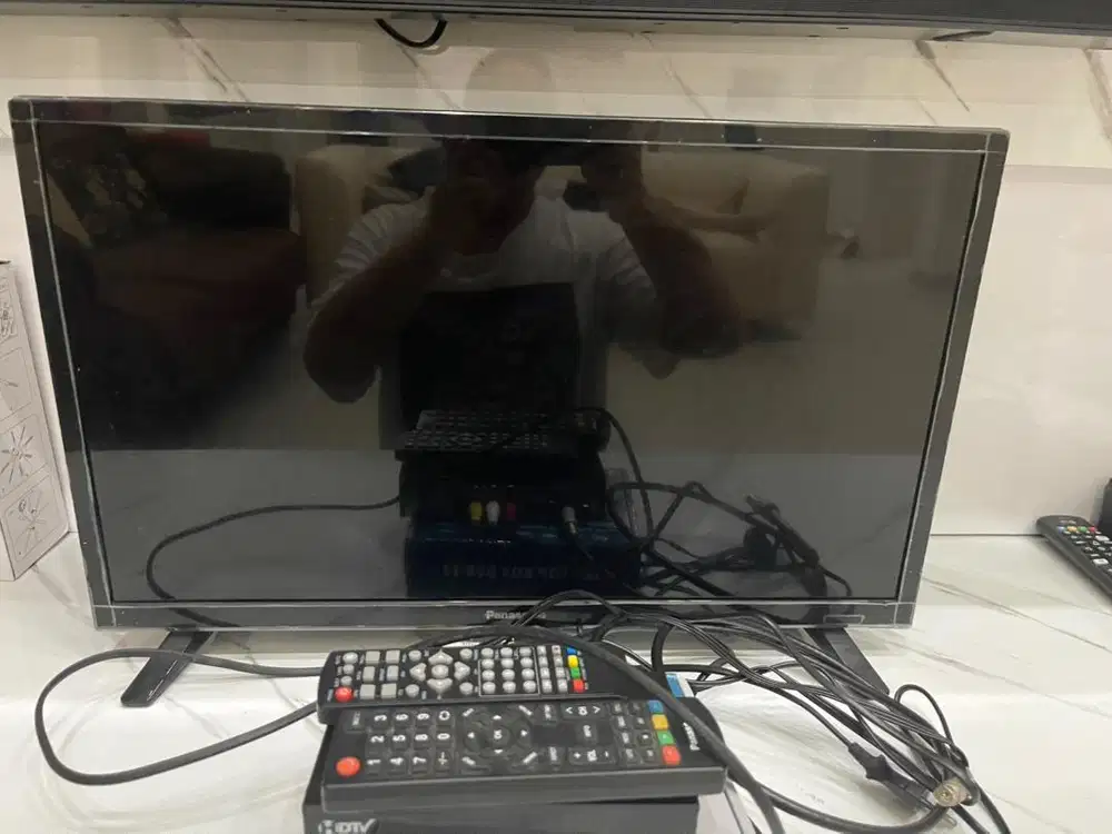 TV Led Panasonic Model TH-24E303 G HDMI+ SET TOP BOX